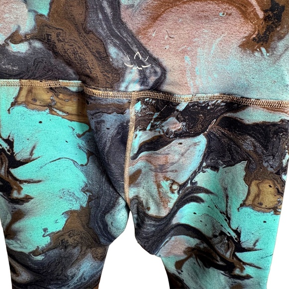 Beyond Yoga Marble Powershine High Waisted Midi Legging - Picture 4 of 7